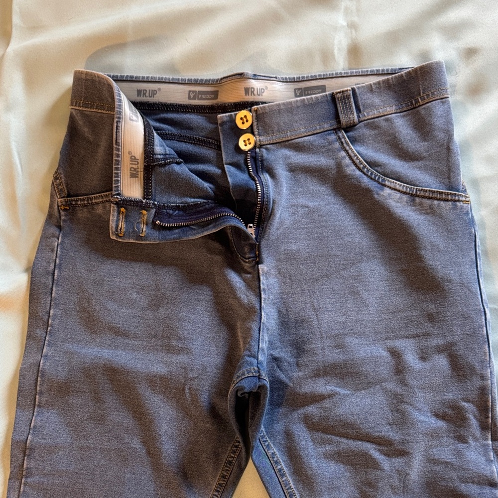 Freddys light blue WRUP jeggings, size M